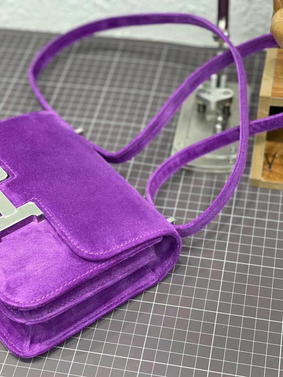 에르메스 콘스탄스 아네몬느 은장 스웨이드